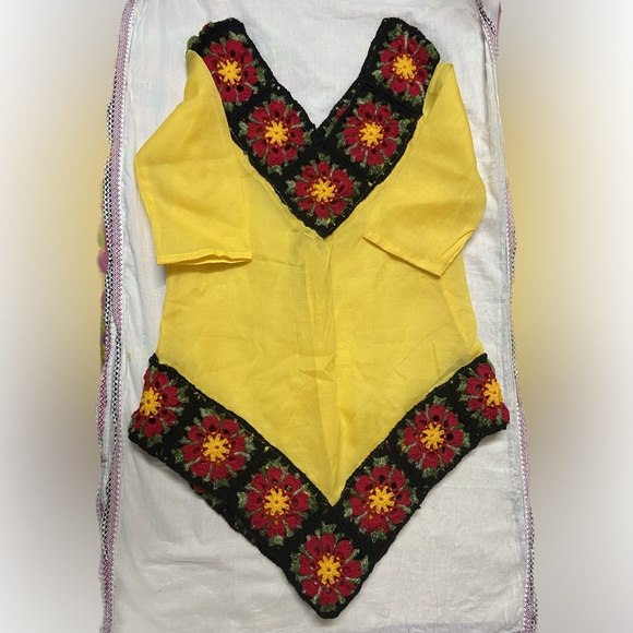 Crocheted top for woman on organdy cotton, yellow, 40 chest size - Picture 2 of 8